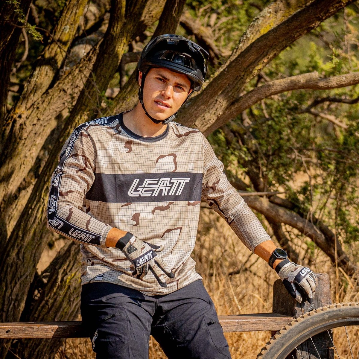 Jersey Leatt MTB Gravity 3.0 V25 Manga Larga Negro - FIERRIDE