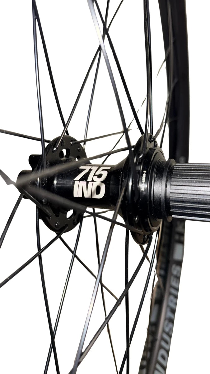Rueda armada trasera 715Ind Enduro H30 + maza trasera 715Ind Trail 12x148 - FIERRIDE