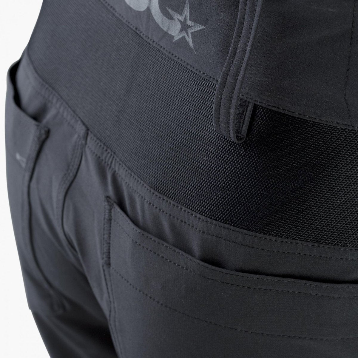 Short MTB EVOC Hombre Negro Talla M – Protección Trail - FIERRIDE